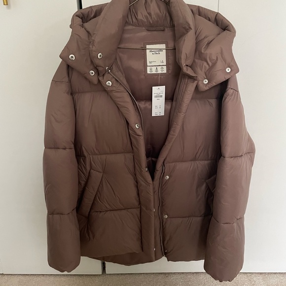 NWT Abercrombie and Fitch Puffer Jacket - Picture 4 of 5